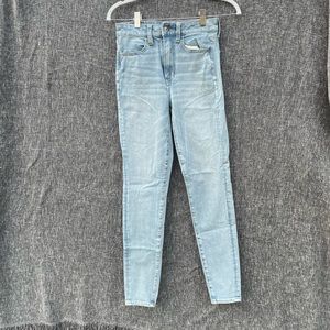 American Eagle size 2 light wash skinny jeans